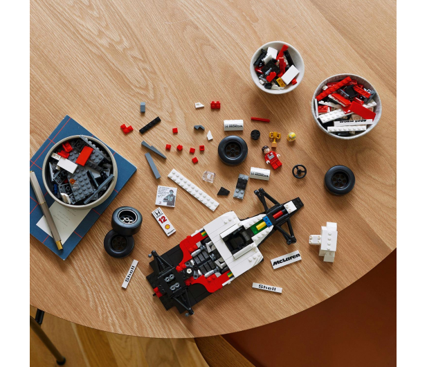 LEGO Icons 10330 McLaren MP4/4 i Ayrton Senna - 1220577 - zdjęcie 10